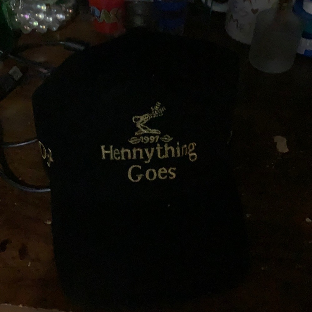 Black dads hat black and gold